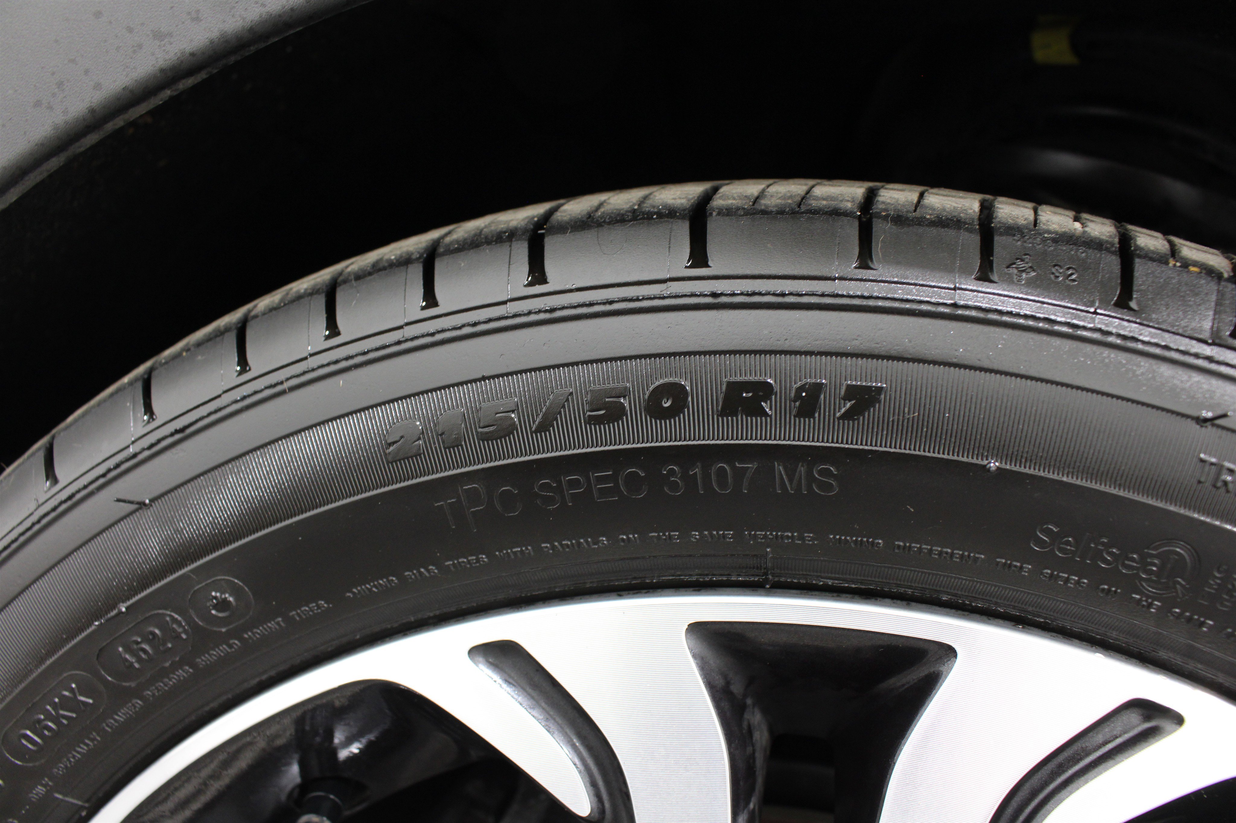 Used 2020 Chevrolet Bolt Premier w/ Infotainment Package FWD image 36