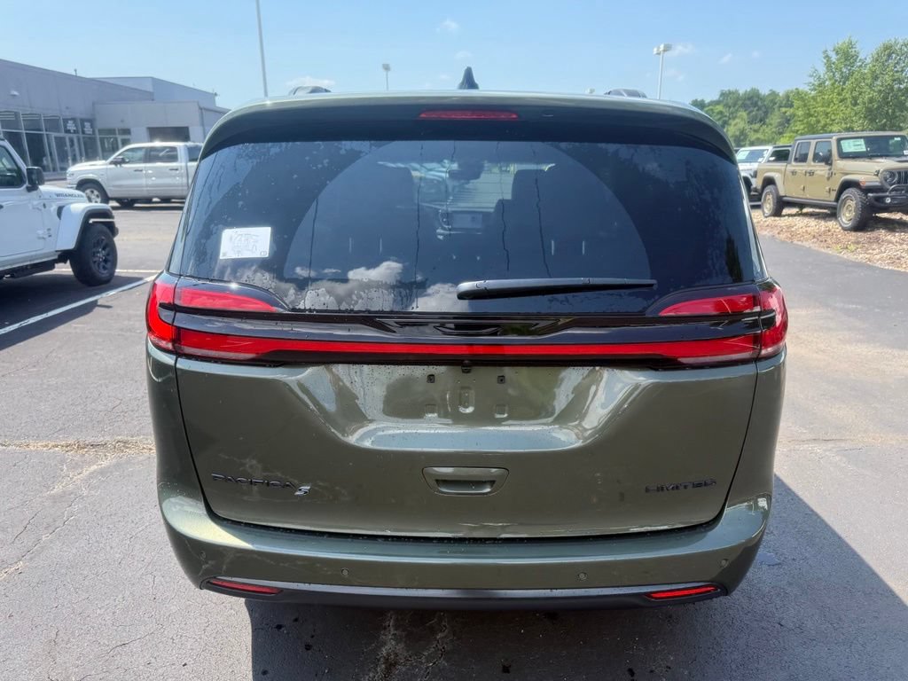 New 2027 Chrysler Pacifica Limited FWD image 5