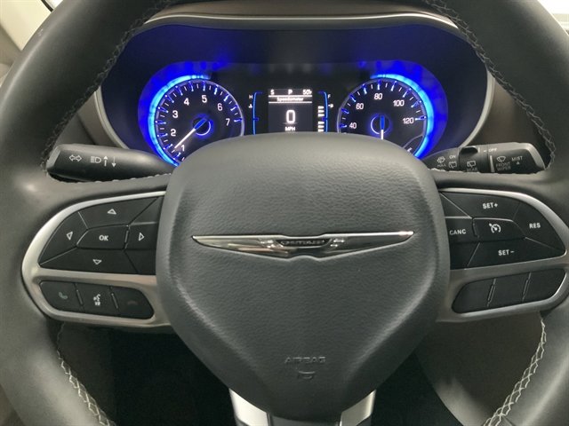 Used 2023 Chrysler Voyager LX image 21