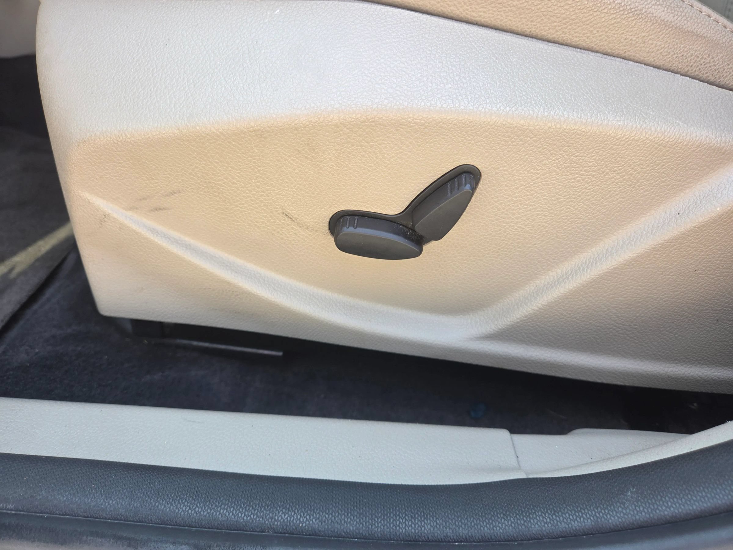 Used 2012 Ford Focus SEL FWD image 12