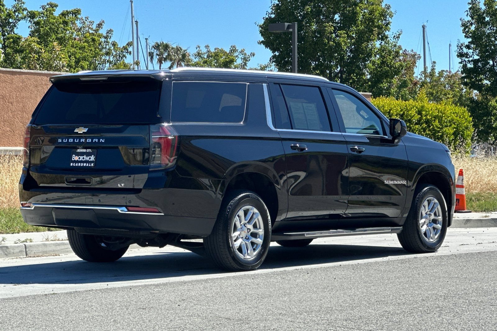 Used 2025 Chevrolet Suburban LT AWD/4WD image 4