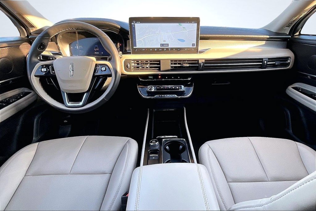 Certified 2026 Lincoln Corsair Premiere FWD image 9