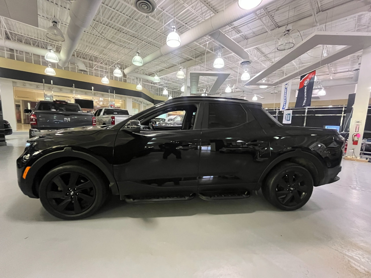 Used 2024 Hyundai Santa Cruz Night image 3