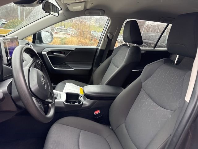 Used 2025 Toyota RAV4 XLE AWD/4WD image 25
