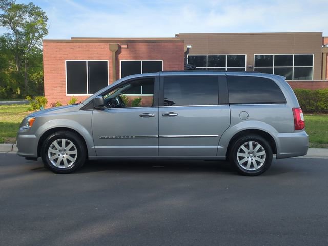 Used 2015 Chrysler Town & Country Touring w/ Driver Convenience Group image 10