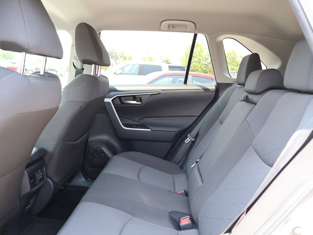 Used 2025 Toyota RAV4 XLE AWD/4WD image 16