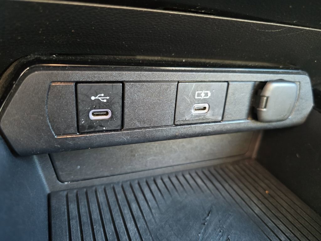 Used 2023 Toyota Prius LE image 15