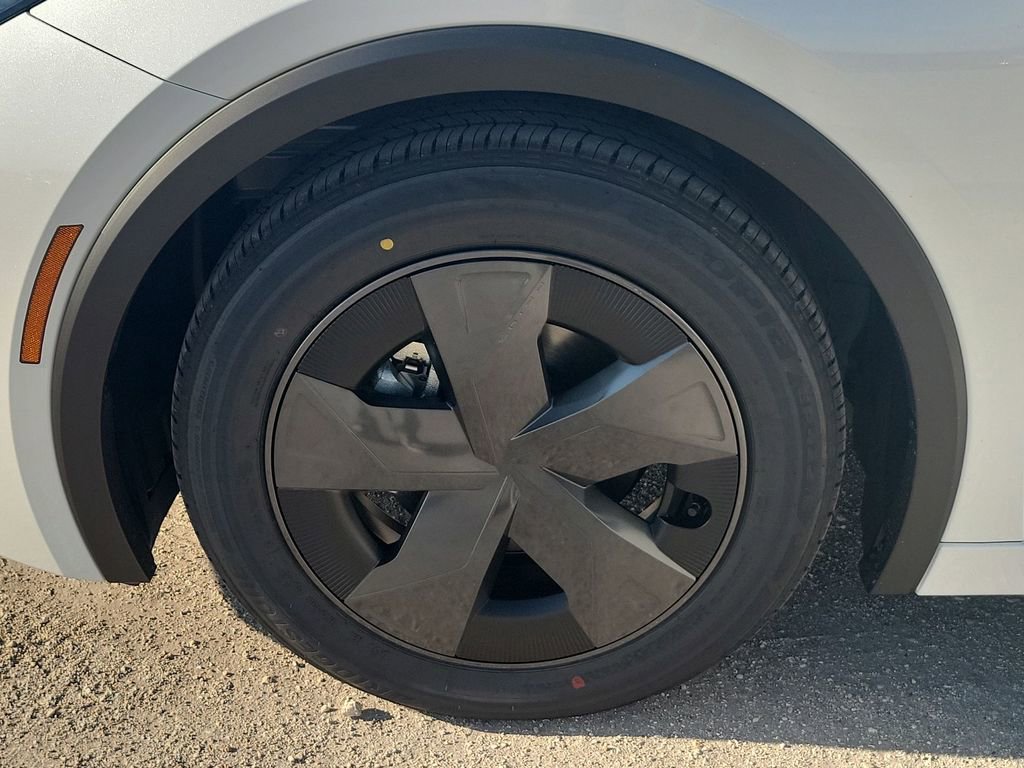 New 2026 Toyota Prius LE image 17