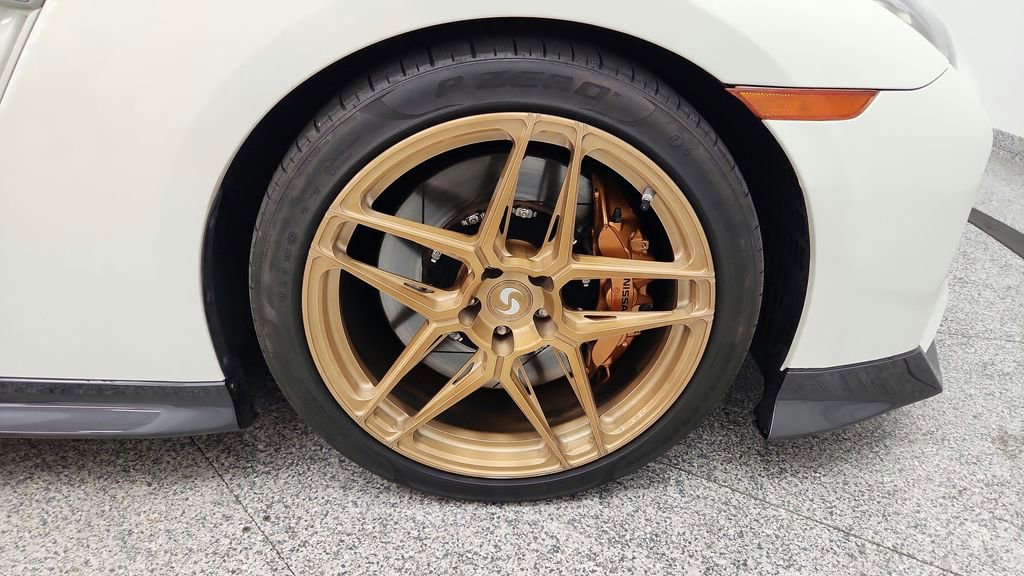 Used 2018 Nissan GT-R Premium image 13