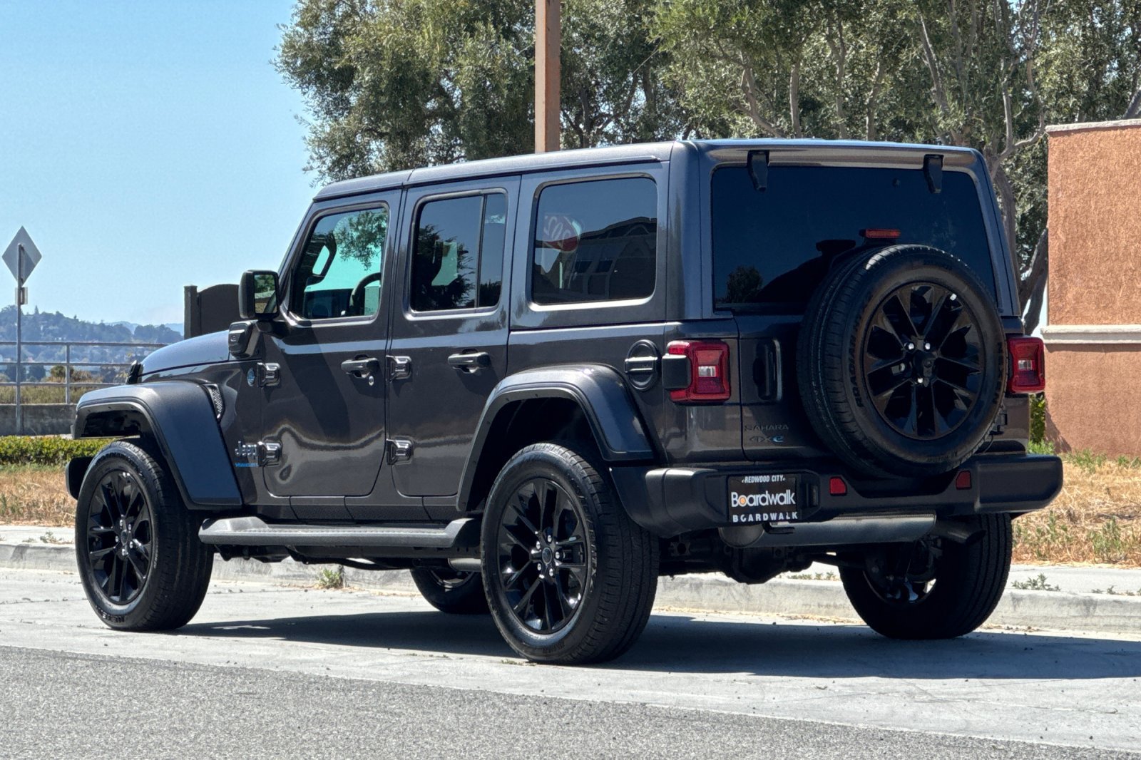 Used 2025 Jeep Wrangler Unlimited Sahara AWD/4WD image 6