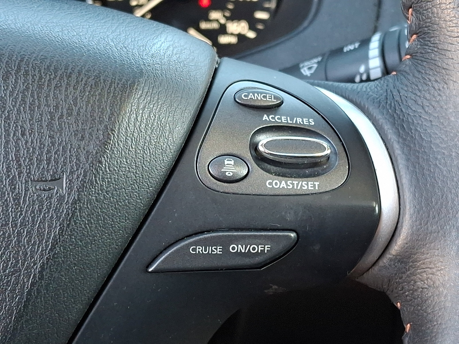 Used 2020 Nissan Pathfinder SL AWD/4WD image 25