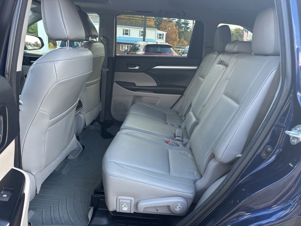 Used 2016 Toyota Highlander XLE image 27