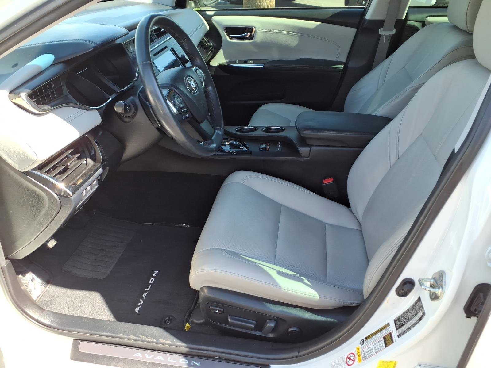 Used 2018 Toyota Avalon Limited w/ Carpet Mat Package FWD image 16