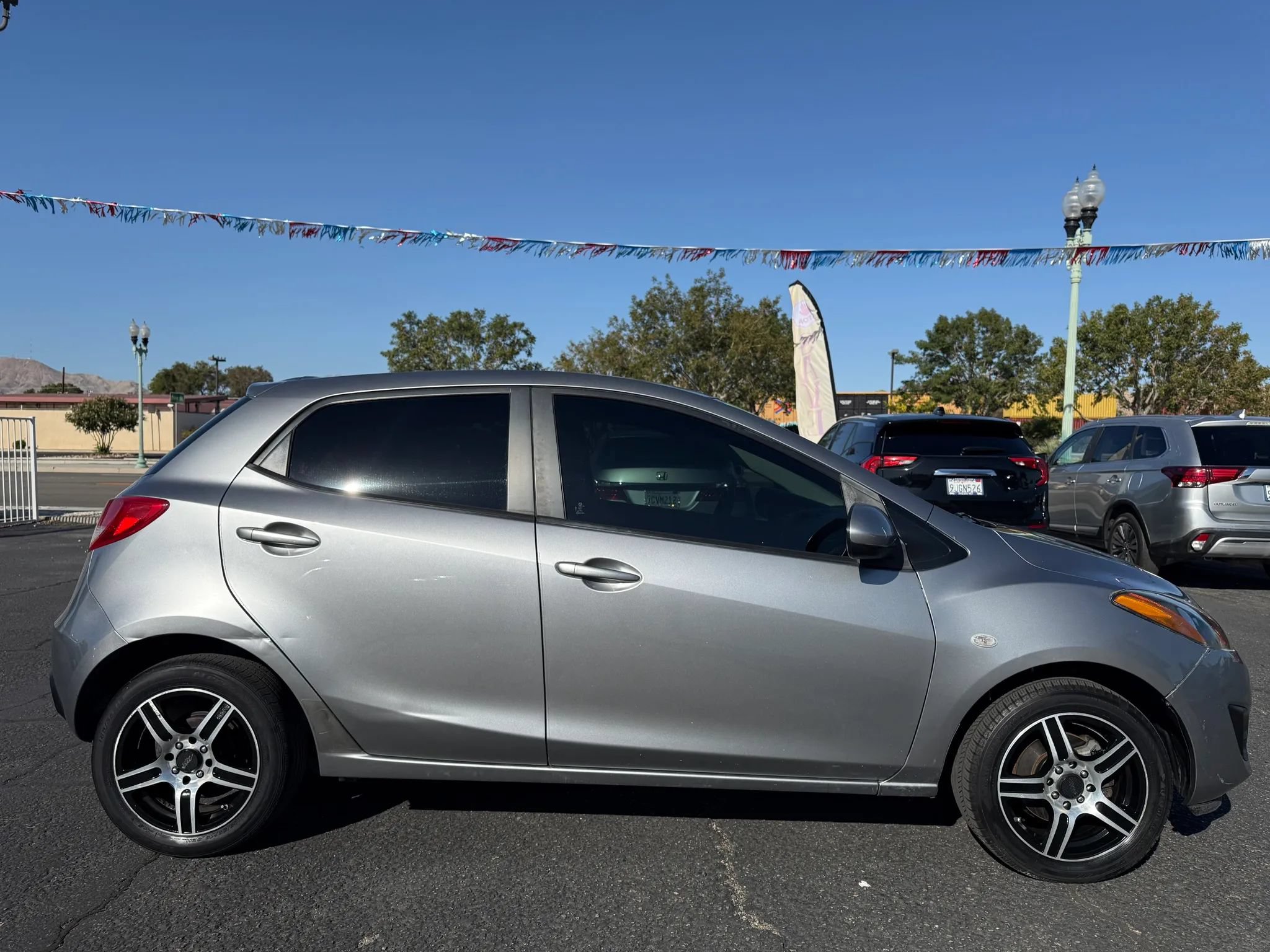 Used 2012 MAZDA MAZDA2 Sport FWD image 3