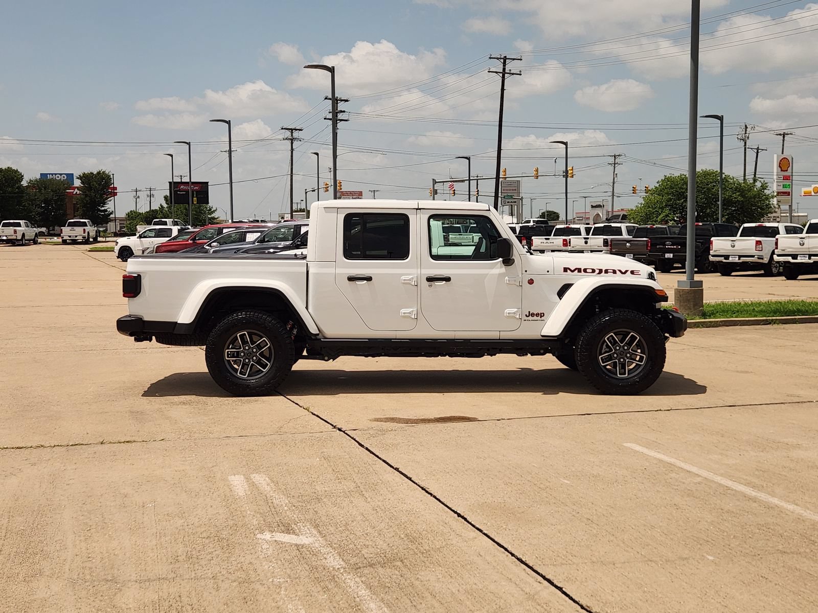 Used 2025 Jeep Gladiator Mojave w/ Convenience Group AWD/4WD image 7