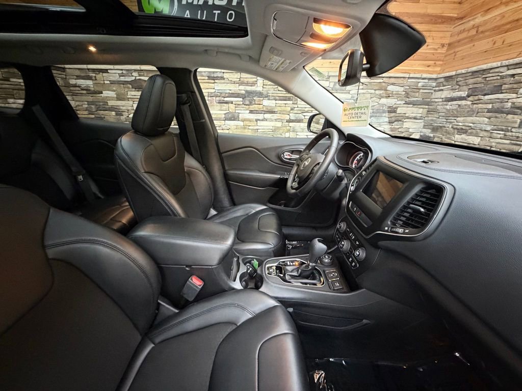 Used 2020 Jeep Cherokee Latitude Plus image 14