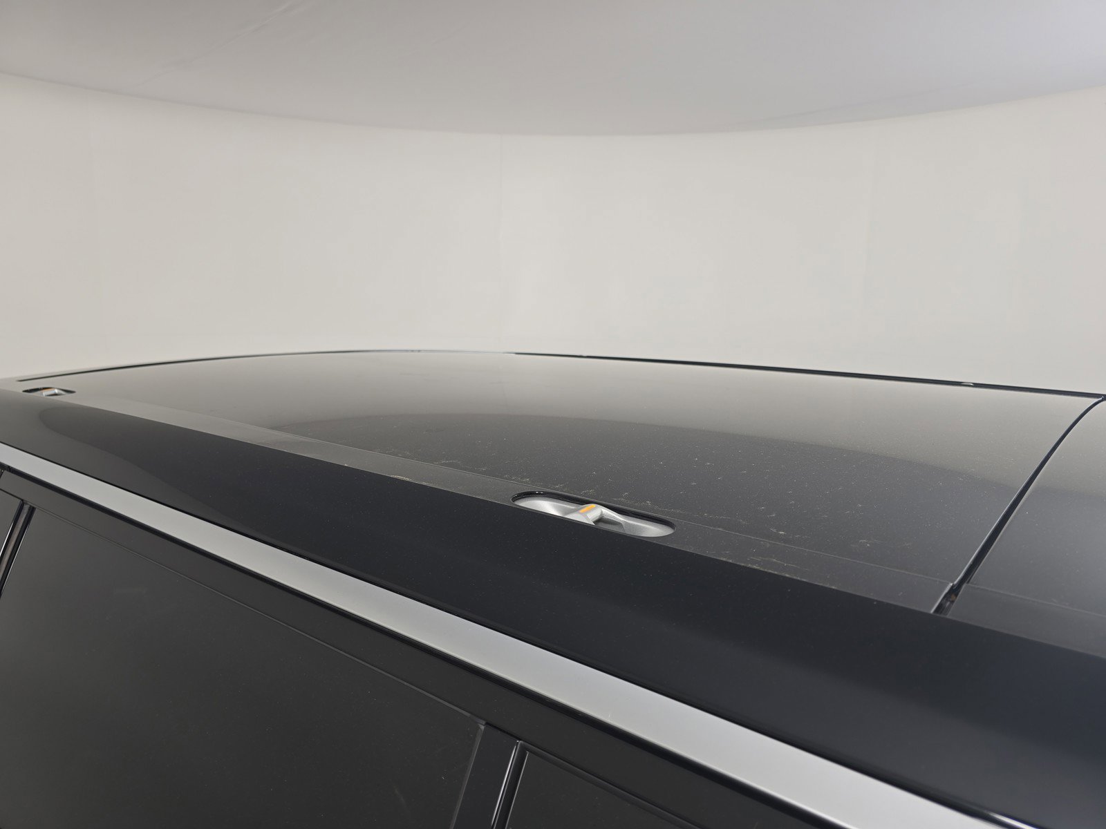 Used 2024 Rivian R1S Adventure image 13