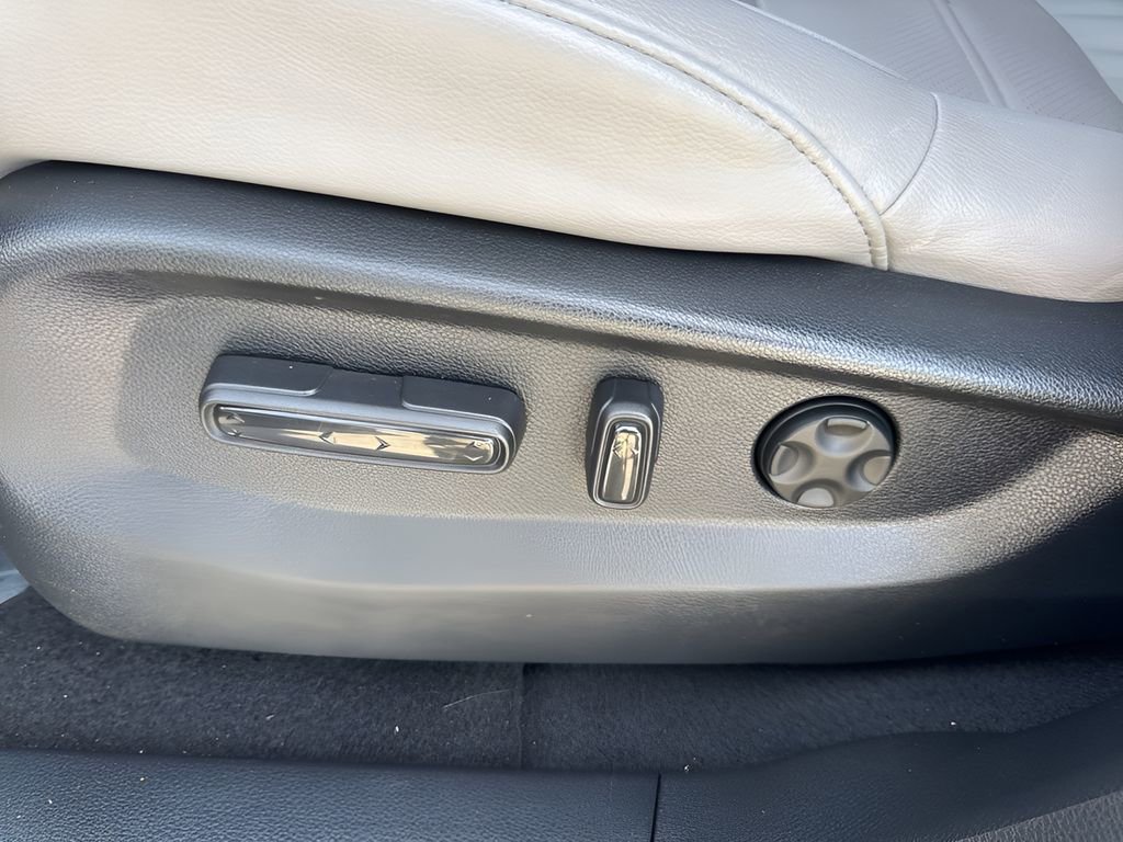 Used 2018 Honda CR-V Touring image 10