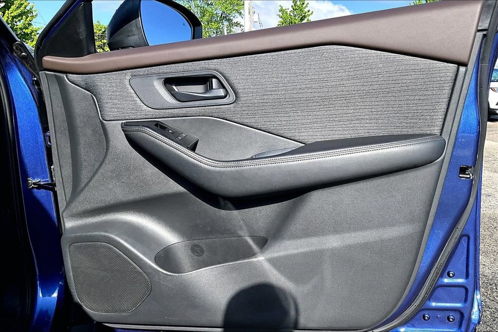 Used 2022 Nissan Rogue S AWD/4WD image 23