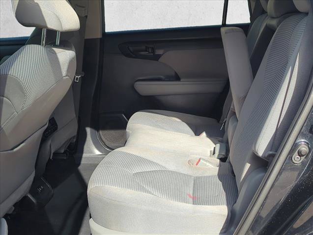 Used 2020 Toyota Highlander LE FWD image 12