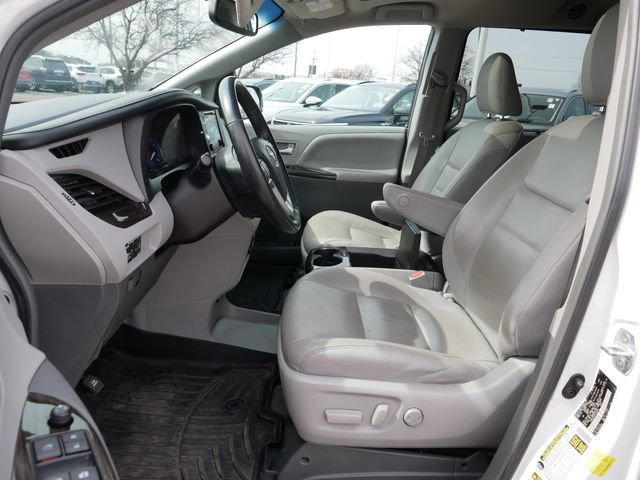 Used 2017 Toyota Sienna XLE image 13