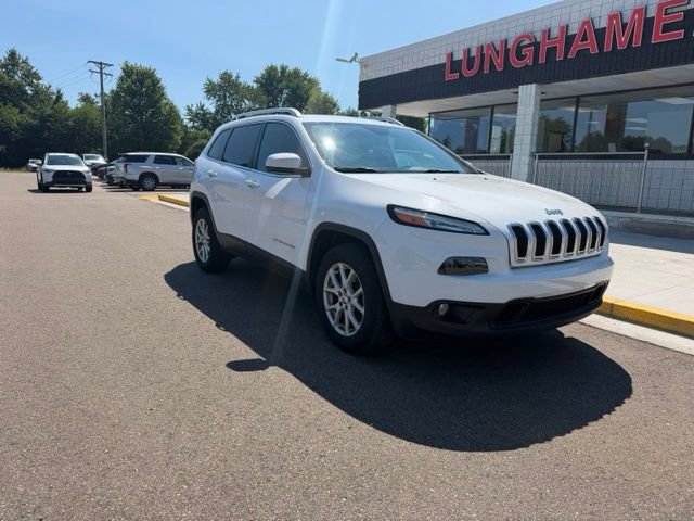 Used 2017 Jeep Cherokee Latitude w/ Cold Weather Group AWD/4WD image 7