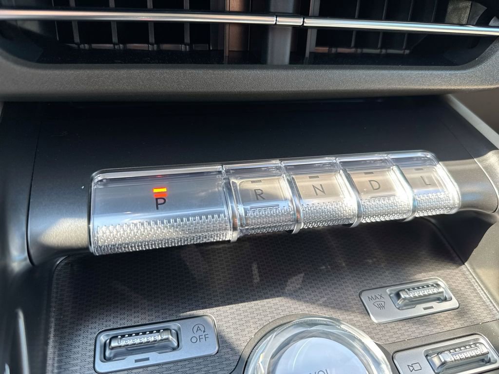 Used 2025 Lincoln Nautilus Premier AWD/4WD image 18