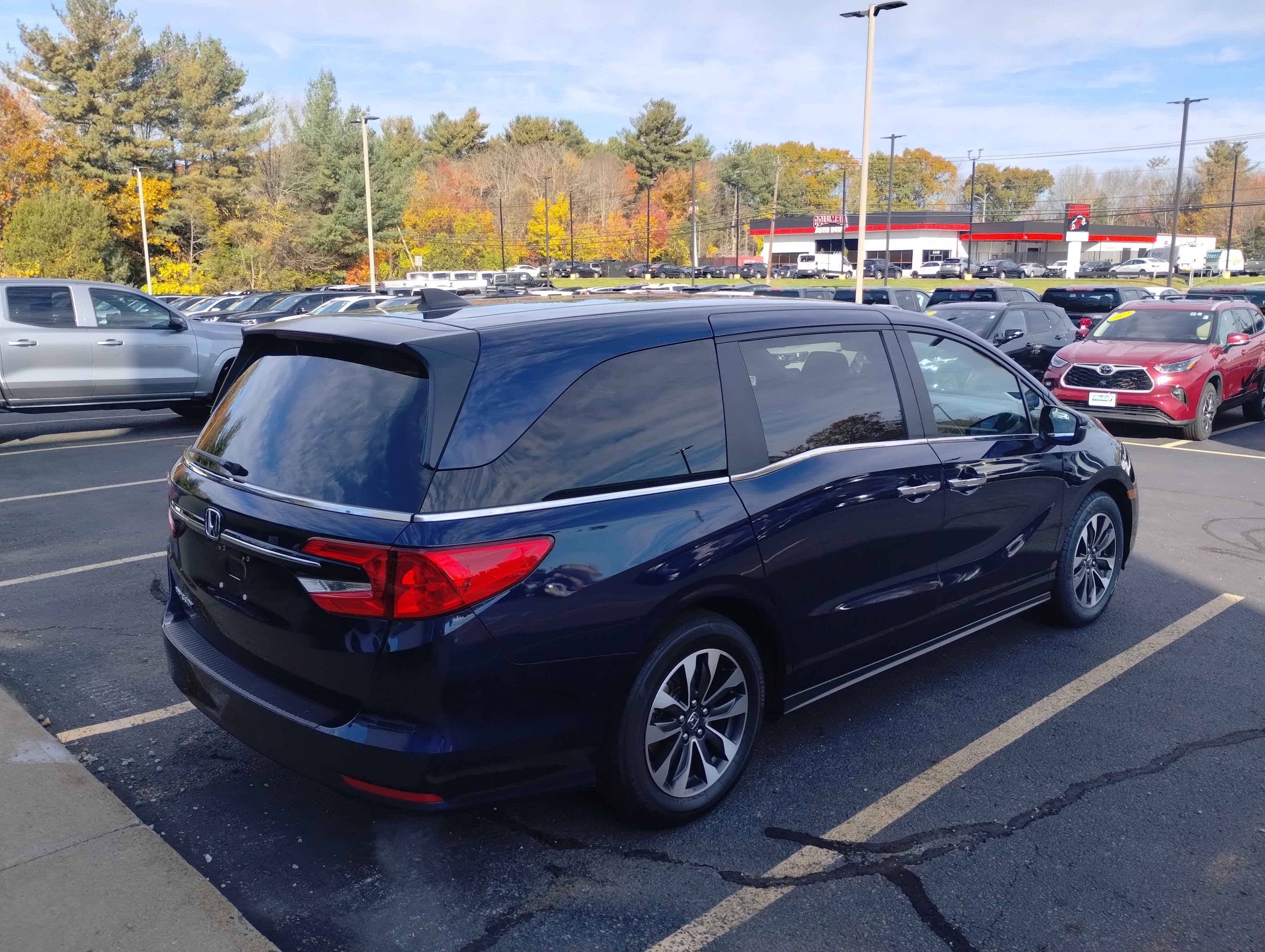 Used 2024 Honda Odyssey EX-L image 3