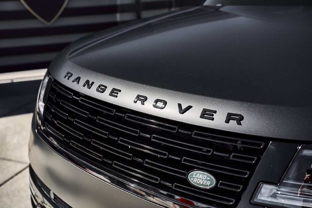 Used 2025 Land Rover Range Rover SE AWD/4WD image 6
