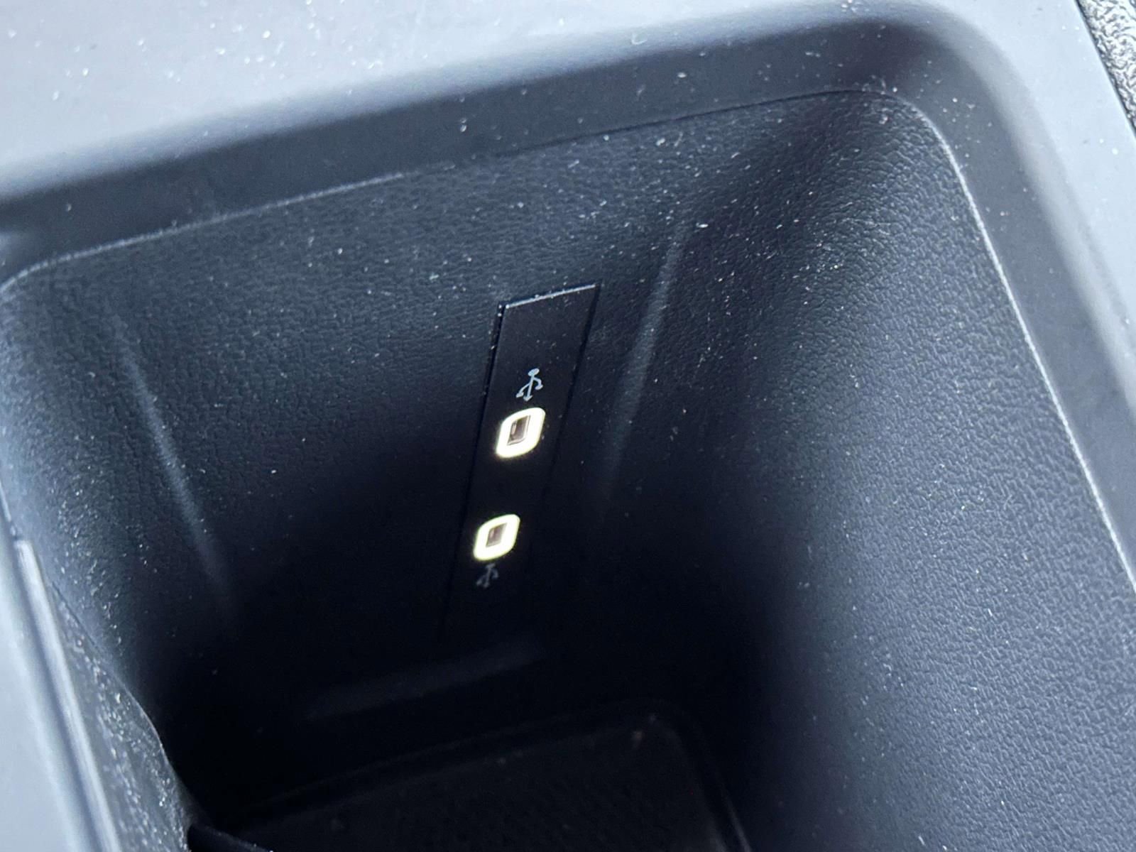 Used 2025 Volkswagen Tiguan SE R-Line image 24