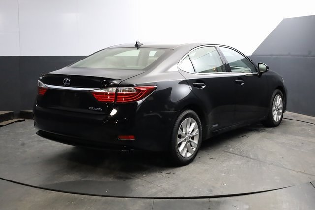 Used 2014 Lexus ES 300h w/ Luxury Package w/Bamboo Trim image 5