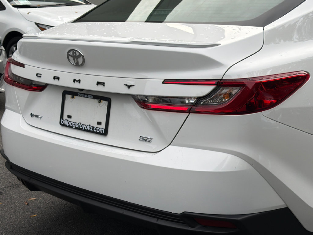 Used 2025 Toyota Camry SE FWD image 5