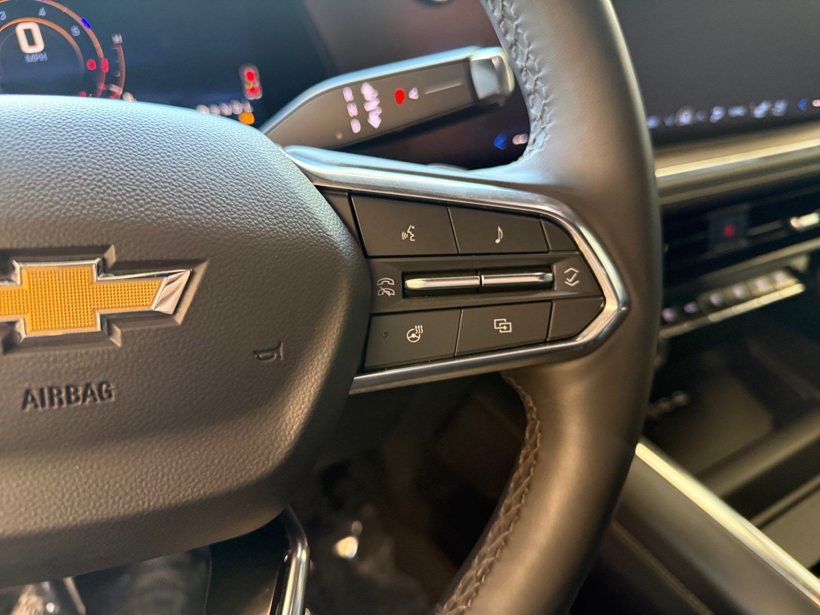 Used 2025 Chevrolet Tahoe Premier AWD/4WD image 25