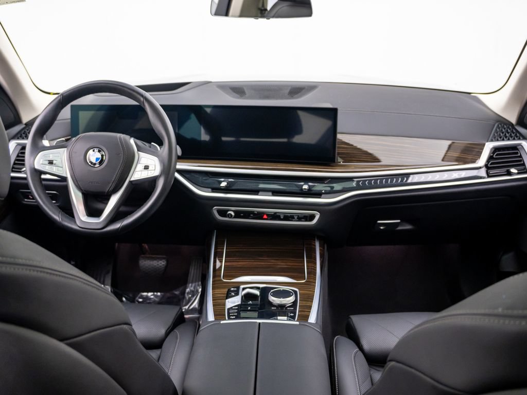 Used 2024 BMW X7 xDrive40i w/ Parking Assistance Package AWD/4WD image 10