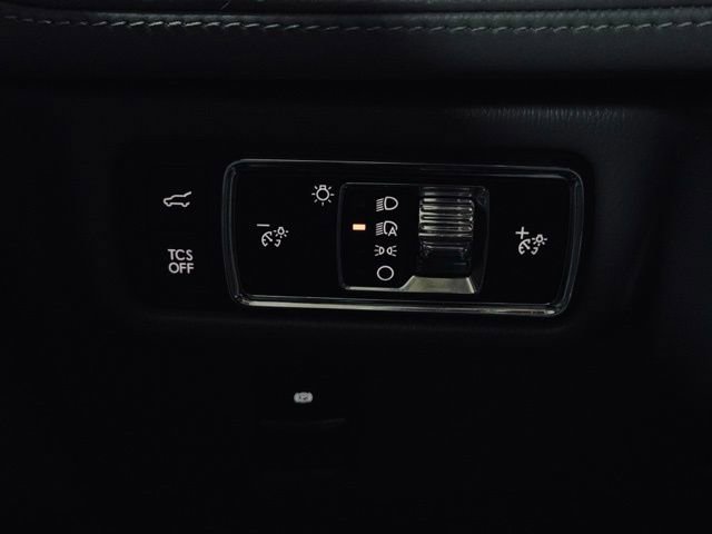 Used 2023 Lincoln Nautilus Reserve w/ Luxury Package image 32