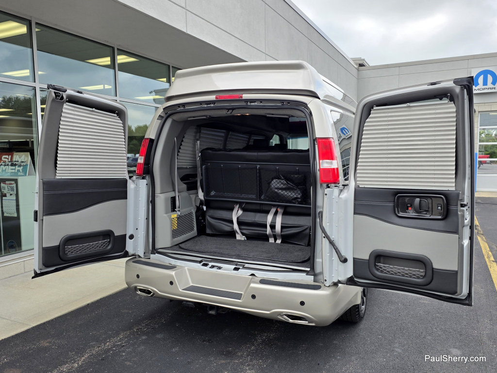 Used 2023 Chevrolet Express 2500 RWD image 18