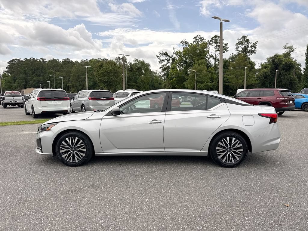Used 2024 Nissan Altima 2.5 SV FWD image 8