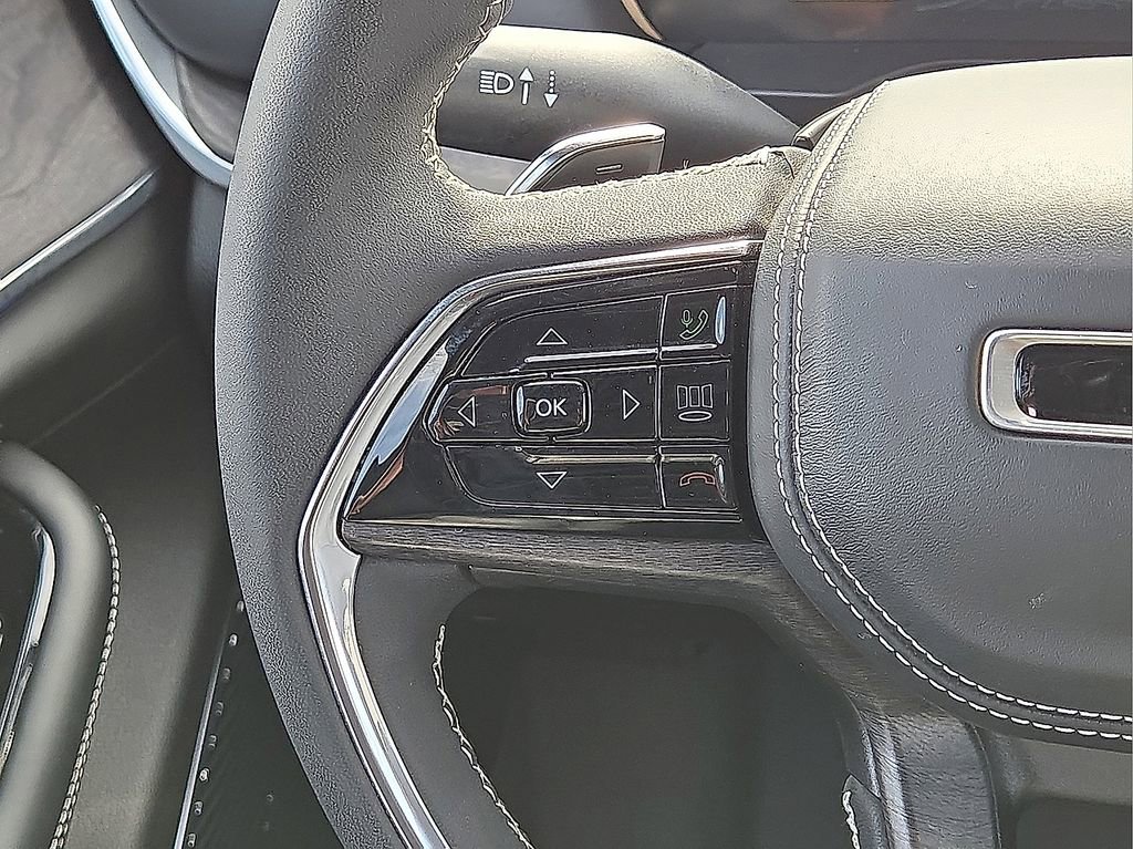 Used 2023 Jeep Grand Cherokee Overland w/ Luxury Tech Group IV image 22