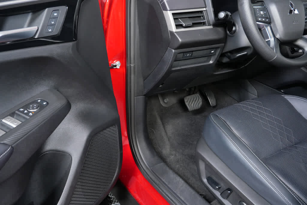 Used 2024 Mitsubishi Outlander SEL Black Edition image 7