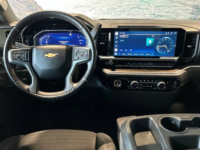 Used 2022 Chevrolet Silverado 1500 LT AWD/4WD image 3