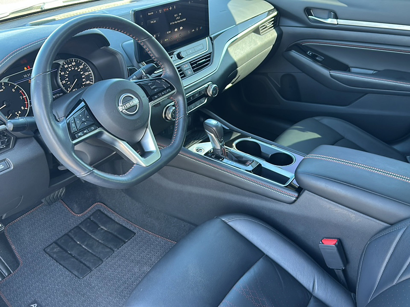 Used 2023 Nissan Altima 2.5 SR w/ SR Premium Package image 12