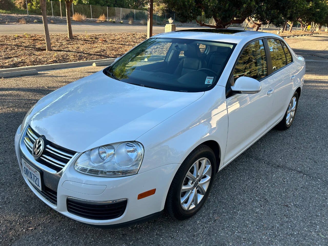 Used 2010 Volkswagen Jetta Limited Edition FWD image 3