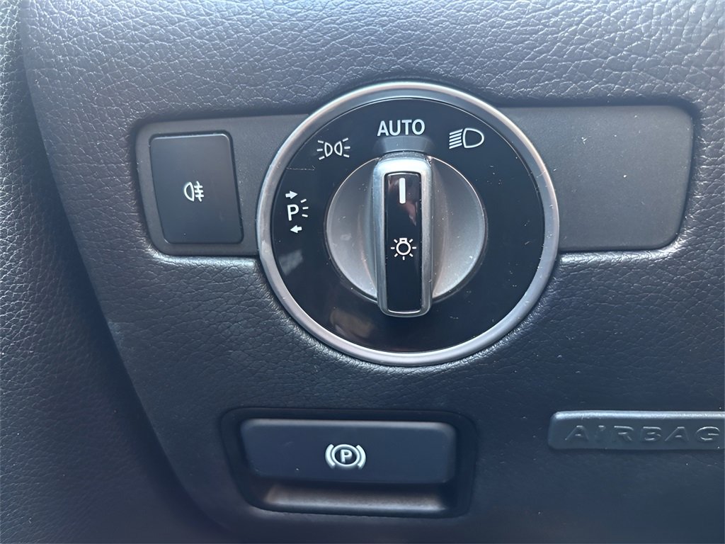 Used 2014 Mercedes-Benz SLK 250 image 26