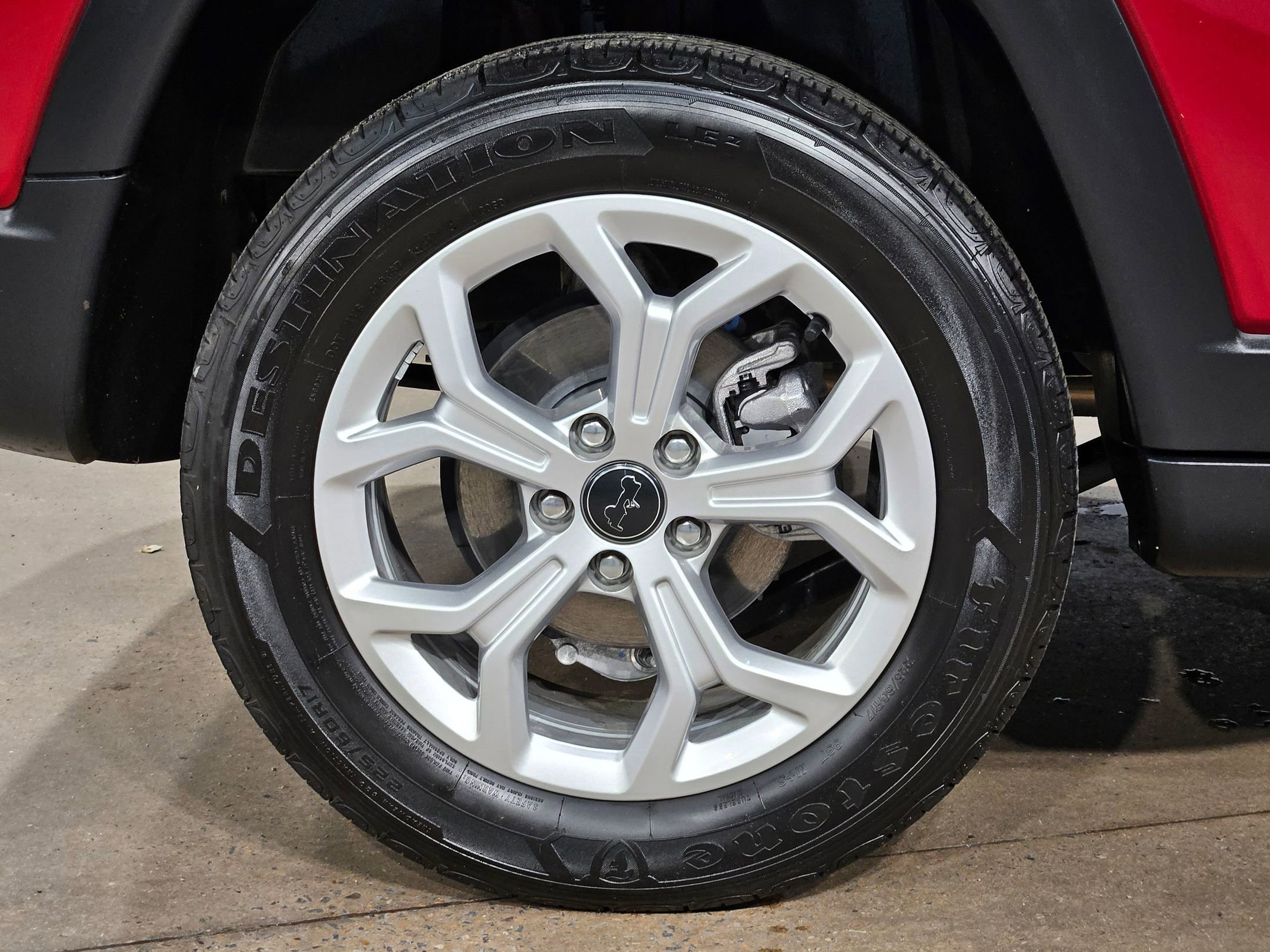 Used 2025 Jeep Compass Sport image 17