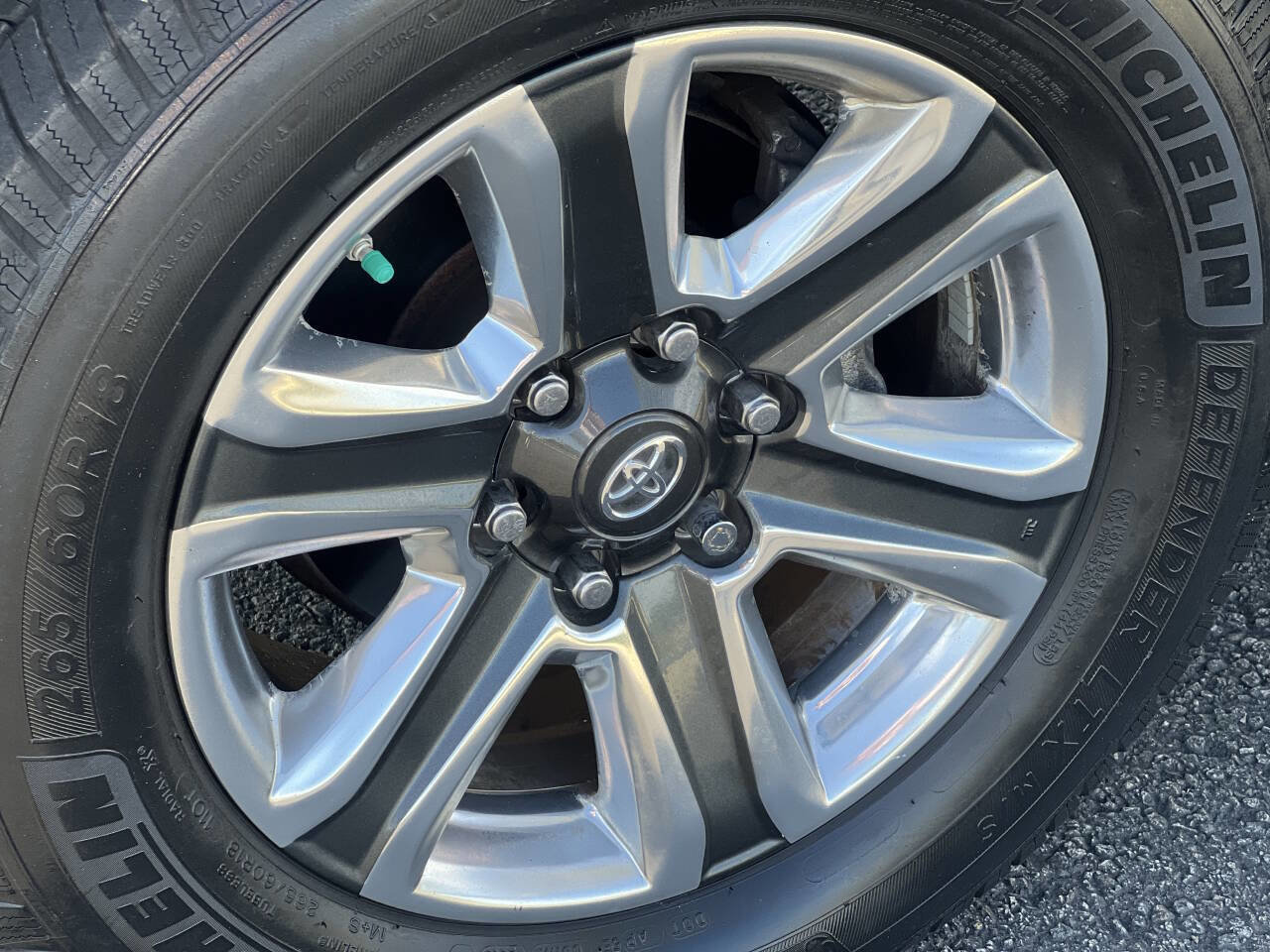 Used 2017 Toyota Tacoma Limited w/ Tow Package image 12