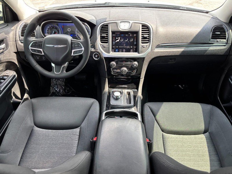 Used 2023 Chrysler 300 Touring RWD image 14