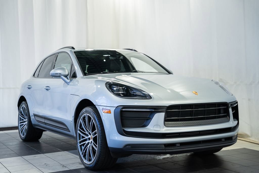 Used 2022 Porsche Macan AWD/4WD image 1