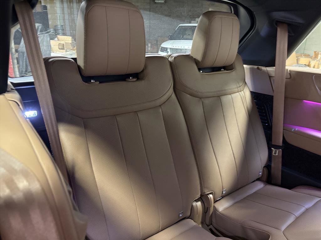 Used 2025 Land Rover Range Rover Long Wheelbase SE image 39