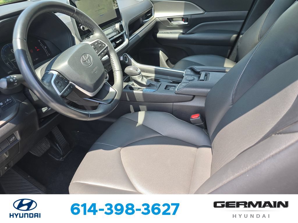 Used 2024 Toyota Grand Highlander AWD image 18