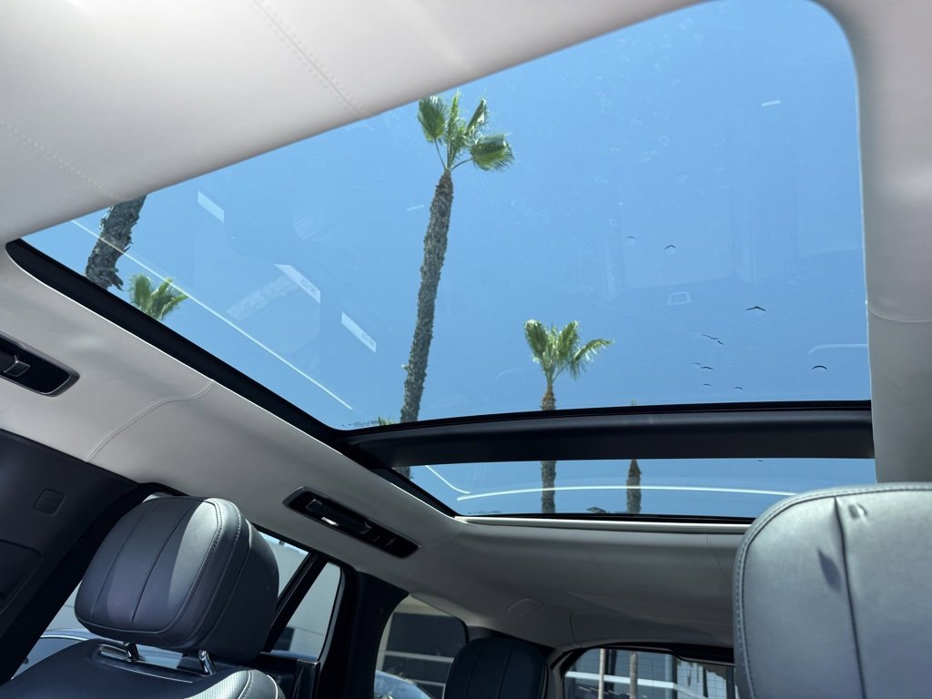 Used 2023 Land Rover Range Rover Autobiography image 8